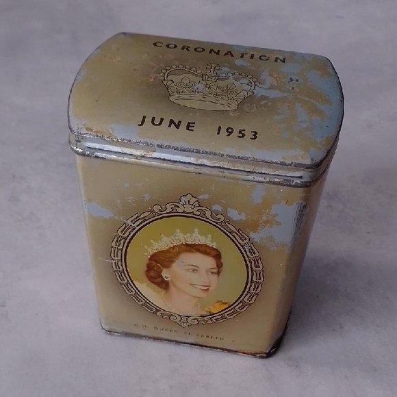 Vintage Other - Vintage Coronation June 1953 Queen Ezliabeth II Tin Box Fox's Glacier Mints